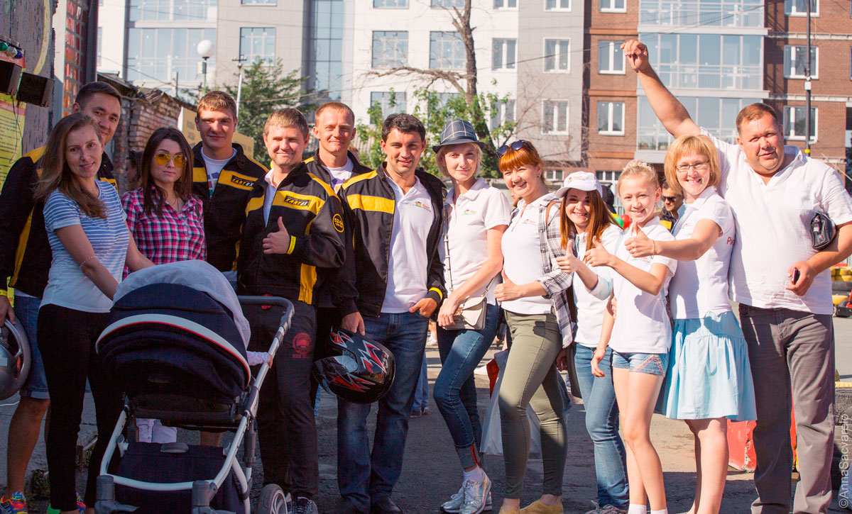 Команда «РиэлтСтройком» приняла участие в благотворительном картинге